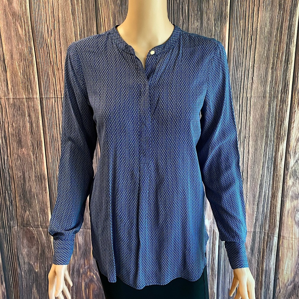 Old Navy NWT blue & white pattern size XS button down flowy summer blouse
